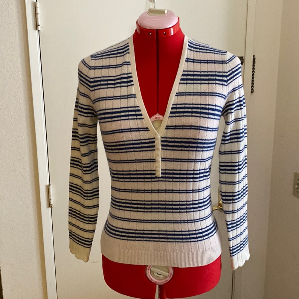 V-Neck Cashmere Wool off-white Sweater with Navy stripes size:S by Sundry